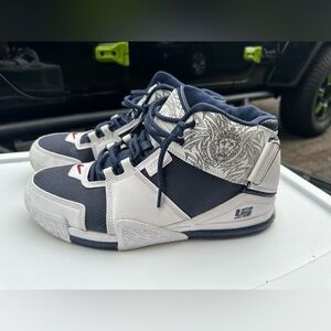 Nike Zoom LeBron 2 Retro 2022 USA Men’s Size 11